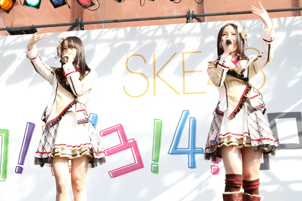 写真左から松井玲奈（チームS）、松井珠理奈（チームS）。