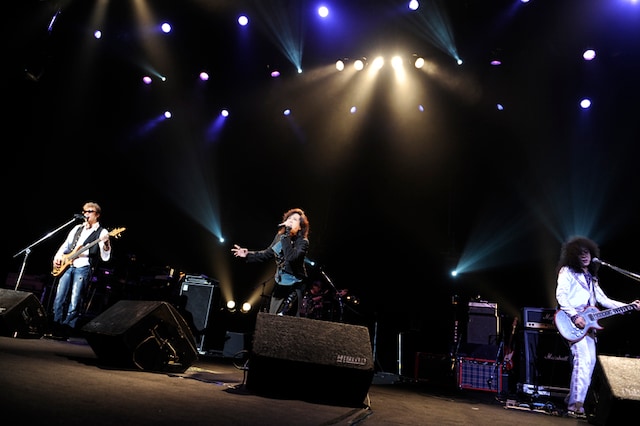 広石武彦と水江慎一朗が“渋公”のステージに立ったのはUP-BEAT解散ライブ以来（撮影：釘野孝宏）。