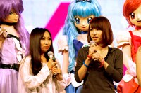 Girls Dead Monsterのmarina（写真前列左）とLiSA（前列右）。後ろは左からキュアムーンライト、キュアマリン、キュアブロッサム。