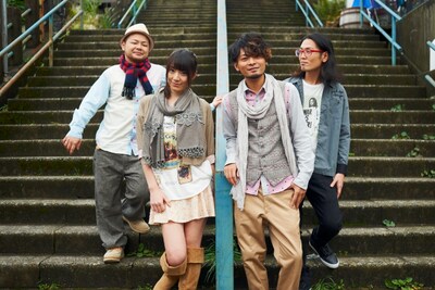 松井咲子（写真左から2番目）は「PENGINさんのミュージックビデオはよくテレビでも見ていたので、まさかそのPENGINさんのミュージックビデオに自分が出られるとは思わなかったです！ 是非、今度は機会があったらAKBのミュージックビデオにも出てほしい！」とコメント。