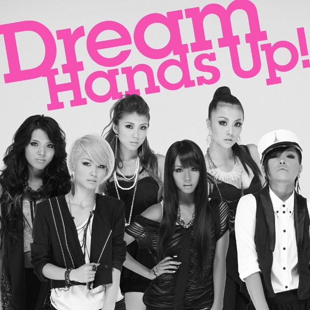 本日11月24日に発売されたアルバム「Hands Up!」のCD盤ジャケット。一番右がKana。