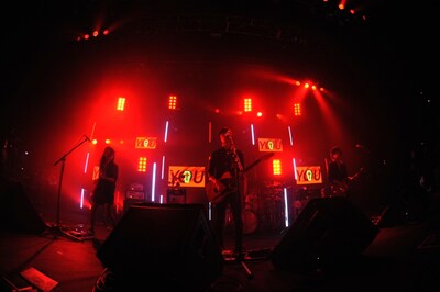 趣向を凝らした演出も見どころだったツアーファイナル。写真は序盤で披露された「十字架YOU and I」のワンシーン。