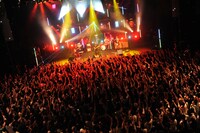 「TOUR;(Shine On You)Cypress Girls ＆ Detective Boys」最終公演の様子。