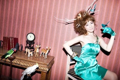 念願の故郷ライブを開催する篠原ともえ。青ヶ島には八丈島経由で連絡船、またはヘリコミューターでアクセスできる。