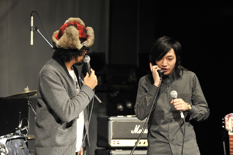 中継会場のMCに抜擢されたJxJxとJIMは、WWWに来てくれるアーティスト仲間を募集。片っ端から電話をかけまくった。