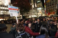 渋谷で大勢の人に囲まれるやつい。