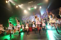 メンバー57人で「１！２！３！４！ ヨロシク！」を披露するSKE48（写真は第2公演より）。 (c)PYTHAGORAS PROMOTION