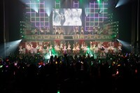メンバー57人で「１！２！３！４！ ヨロシク！」を披露するSKE48（写真は第2公演より）。 (c)PYTHAGORAS PROMOTION
