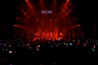 写真は2010年11月27日の愛知県芸術劇場大ホール公演より、第2公演のオープニング。(C)PYTHAGORAS PROMOTION