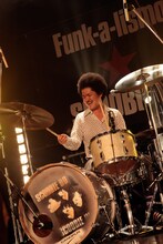 オカモト“MOBY”タクヤ（Dr）