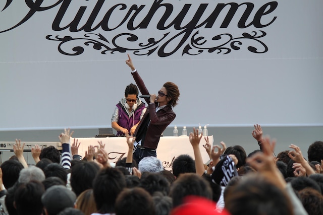 全国ツアー「Hilcrhyme TOUR 2011」は1月から4月にかけて開催。全22公演が予定されている。