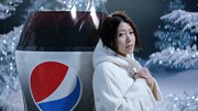 「ペプシネックス」のテレビCM「宇多田ヒカルクリスマス」編の1シーン。