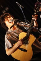 写真は11月26日に下北沢GARDENで行われた年内最後のワンマンライブの様子。