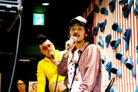 トークショー後半、なぜか火事の話をして笑いを取っていると、外から消防車のサイレンの音が聞こえてくるミラクルも。これには暴動も「俺たちの笑い運を全部使っちゃったよ！」と笑いながら語った。