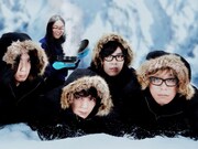 竹内電気は11月24日に新作ミニアルバム「冬物語」をリリースしたばかりだった（写真後方が斉藤伸也）。