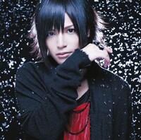 写真はシングル「勿忘草」初回生産限定盤ジャケット。