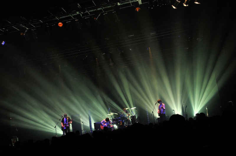 写真は「新譜録音経過報告行脚ワンマンツアー」東京公演の様子。