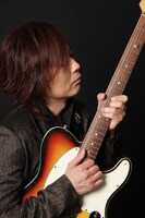 無添加にこだわったお好み焼き屋「かりふわ堂」をプロデュースするつんく♂。新宿店、六本木店に続き、12月1日には下北沢店がオープンした。