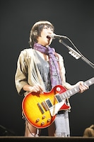 写真はなんばHatchでのライブの模様。