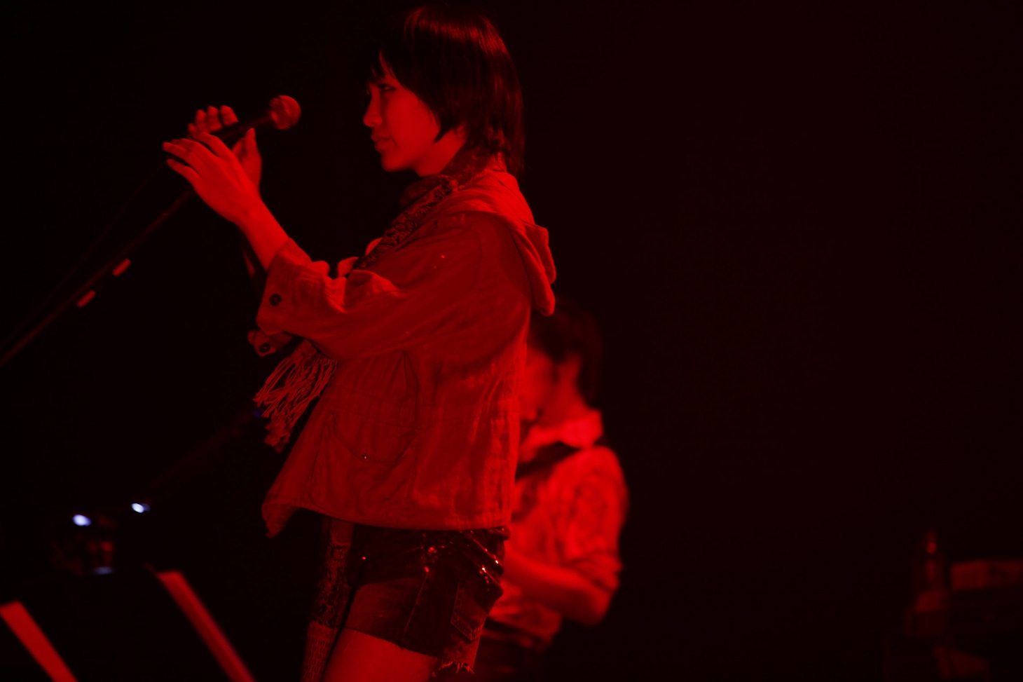 写真はなんばHatchでのライブの模様。