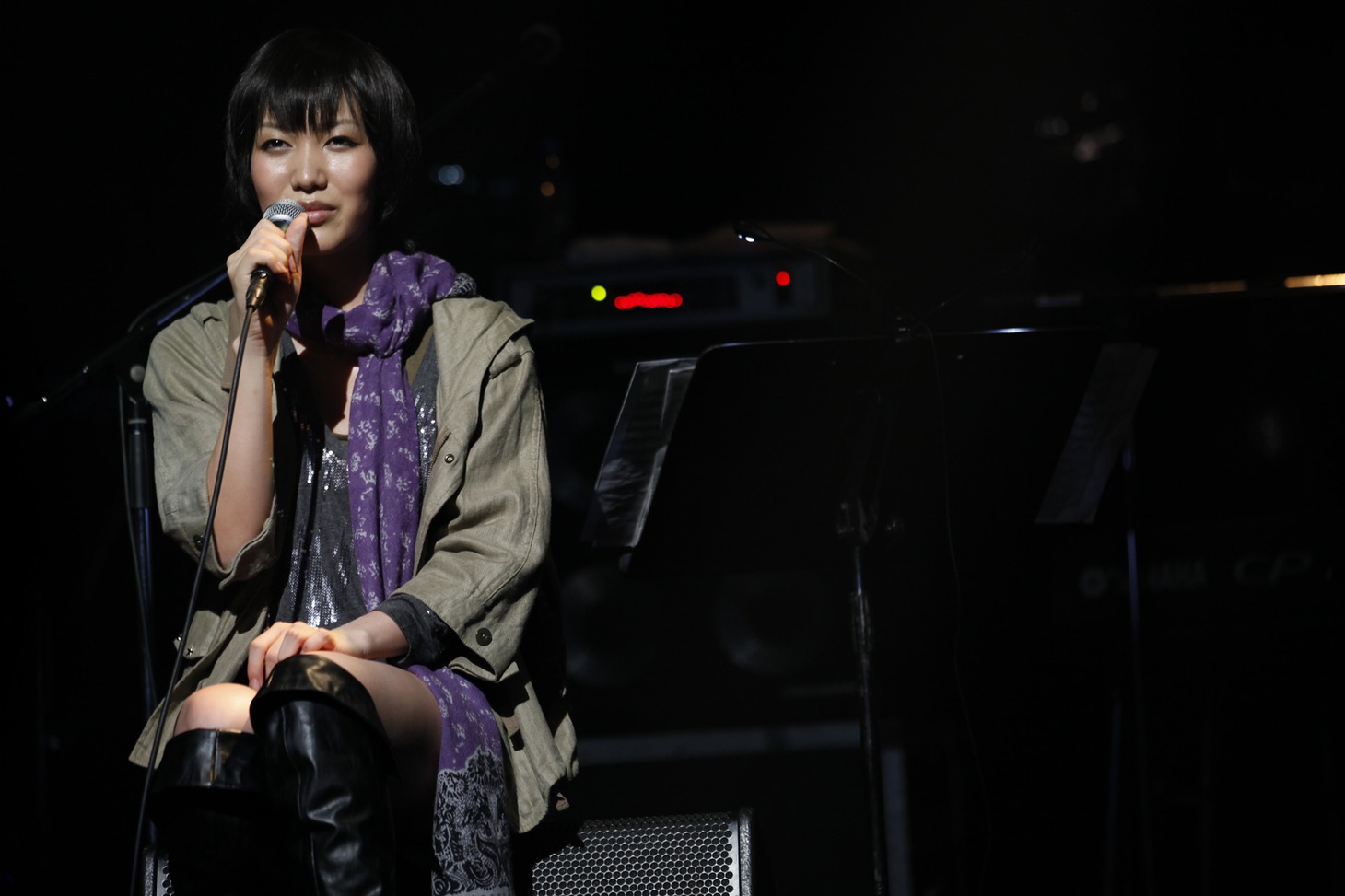 写真はなんばHatchでのライブの模様。