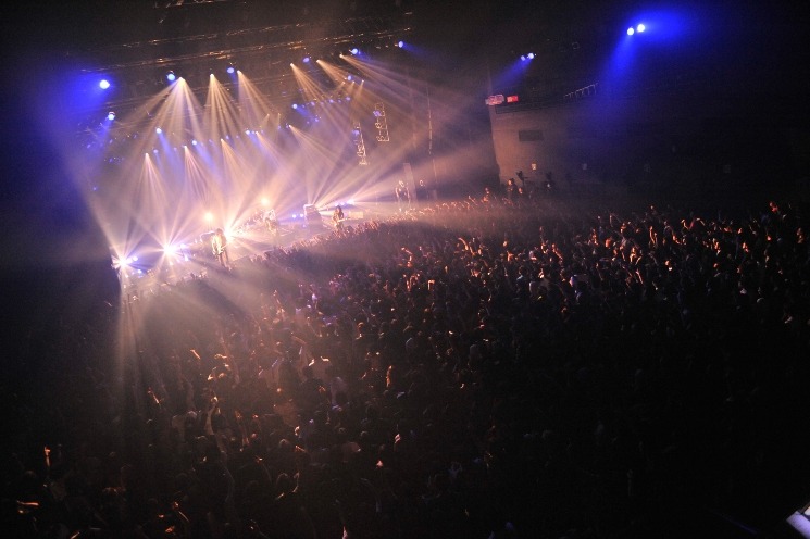 写真は「THE BACK HORN『KYO-MEIツアー』～アサイラム～」Zepp Tokyoの模様（撮影：エグマレイシ）。