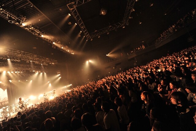 写真は「THE BACK HORN『KYO-MEIツアー』～アサイラム～」Zepp Tokyoの模様（撮影：エグマレイシ）。
