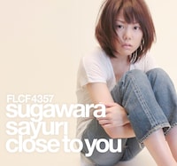 ミニアルバム「Close To You」はこちらを見つめる菅原紗由理が目印。