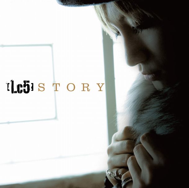 2ndシングル「STORY」通常盤ジャケット。