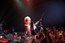 赤坂BLITZワンマンライブ「アーバンギャルドのディストピア2010」の模様。