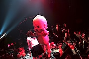 赤坂BLITZワンマンライブ「アーバンギャルドのディストピア2010」の模様。