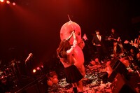 赤坂BLITZワンマンライブ「アーバンギャルドのディストピア2010」の模様。