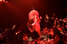 赤坂BLITZワンマンライブ「アーバンギャルドのディストピア2010」の模様。