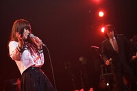 赤坂BLITZワンマンライブ「アーバンギャルドのディストピア2010」の模様。