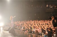 熱いコール＆レスポンスに包まれる場内。