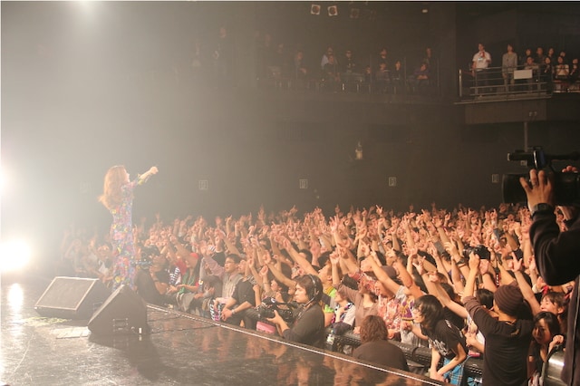 熱いコール＆レスポンスに包まれる場内。