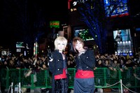 最後は集まったファンと記念写真を撮影。