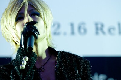 MCでひたすら笑わせ続ける葵が「久しぶりだから絡みづらい？ 数年の間にこんなおじさんになっちゃいました（笑）」と涼平を気遣うシーンも。