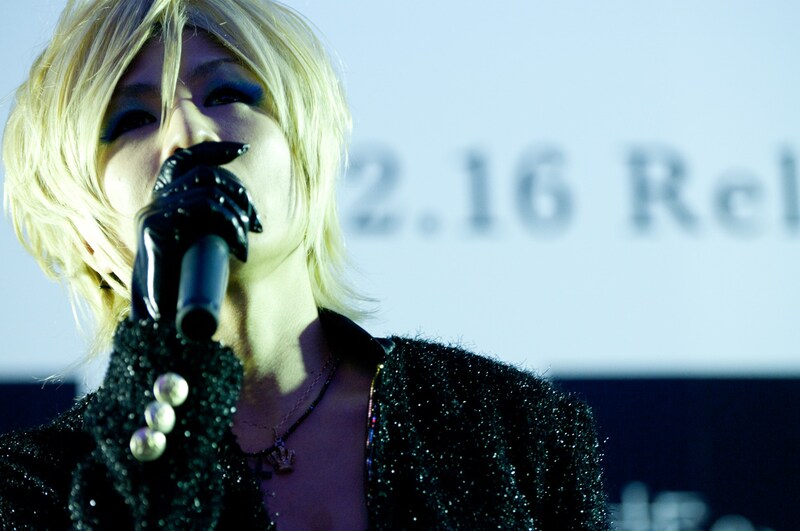 MCでひたすら笑わせ続ける葵が「久しぶりだから絡みづらい？ 数年の間にこんなおじさんになっちゃいました（笑）」と涼平を気遣うシーンも。