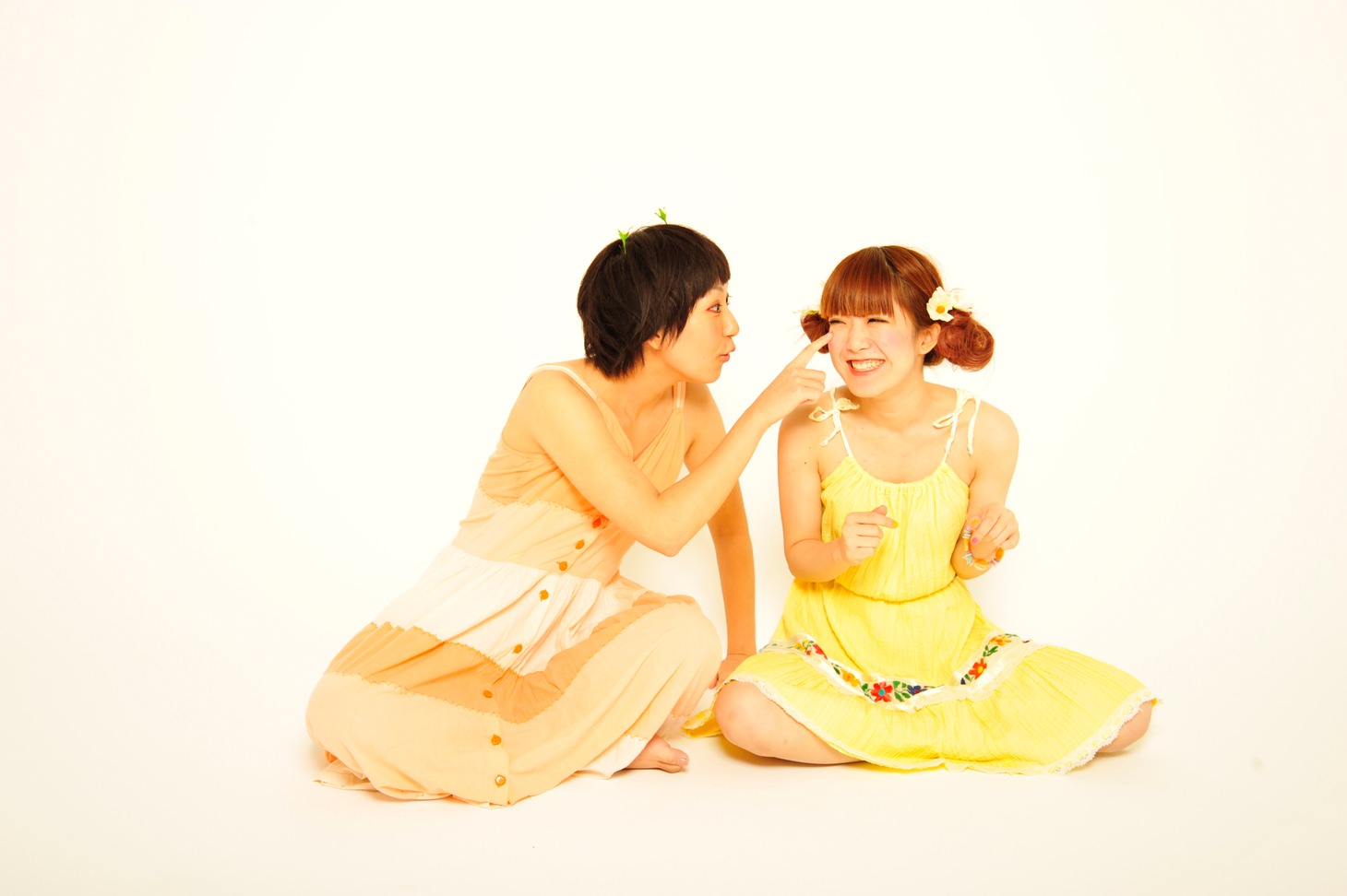 写真は左からあっこ、きさ。