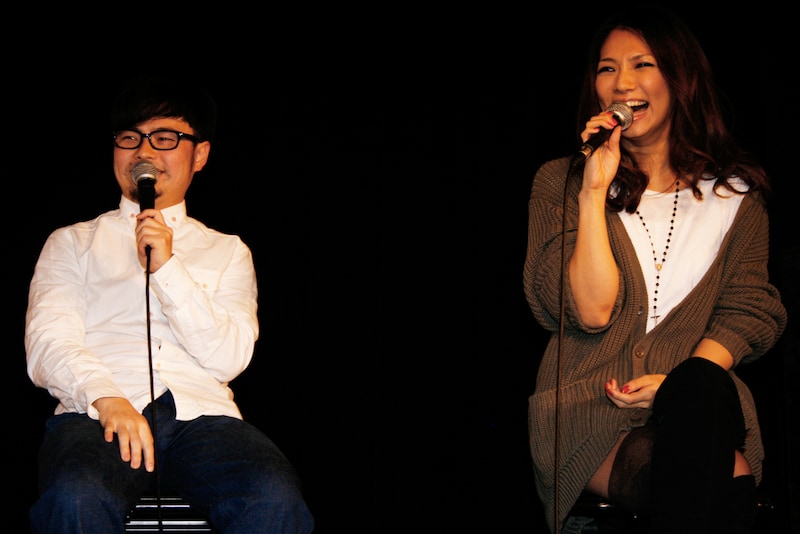 「俺、最近アル・パチーノに憧れてるんスよ」と語る浜野謙太と、彼の小動物っぽさと“脅威のなで肩”を指して「これはモテますよねー」と女性目線で話す野波真帆。