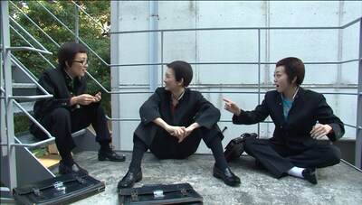 「○○の坊主たち」より。学生服に坊主頭のノースリーブスが、独特なコントを繰り広げる。