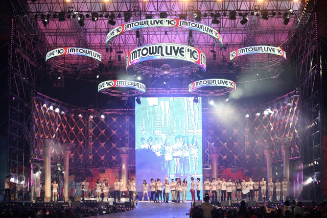 写真は過去の「SMTOWN LIVE」の模様。