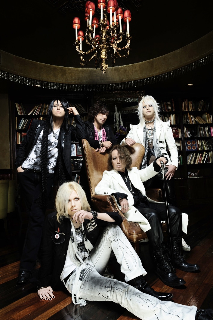 44MAGNUM。中央で椅子に座っているのがPAUL。