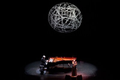 ツアーは全17公演中12公演が終了。ファイナル公演は12月22日に札幌市民ホールにて行われる。