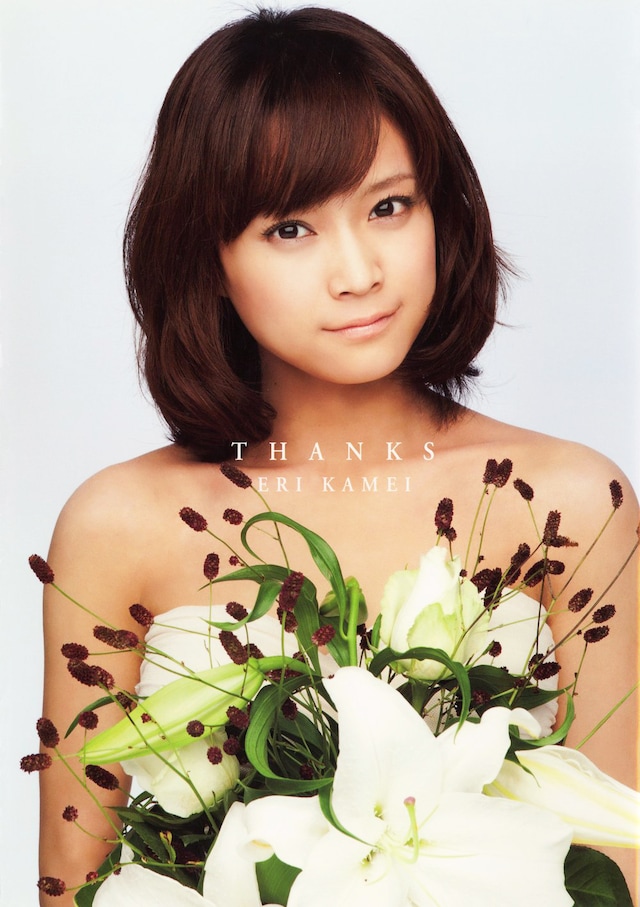 12月5日には亀井絵里のモーニング娘。卒業記念写真集「THANKS」（写真）がワニブックスより発売された。