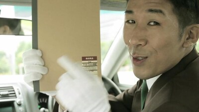 写真は「Beautiful Girl」ビデオクリップより田村裕（麒麟）。