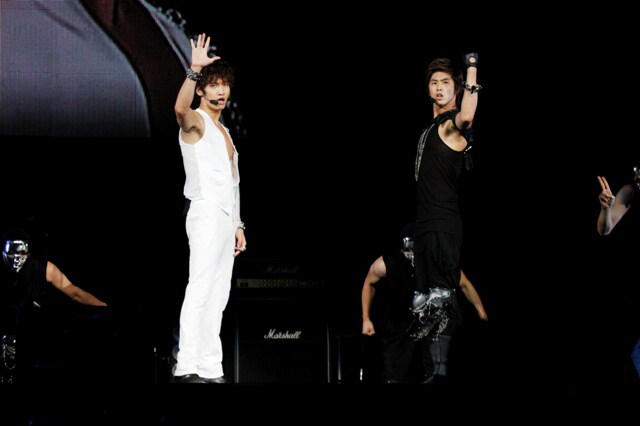 写真は過去の「SMTOWN LIVE」での東方神起のステージ。