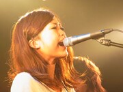 写真は「終わらない遊び」リリースライブの模様。