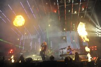 VAMPSは12月15日にアルバム「BEAST」からのリカットシングル「MEMORIES」をリリース（撮影：今元秀明）。